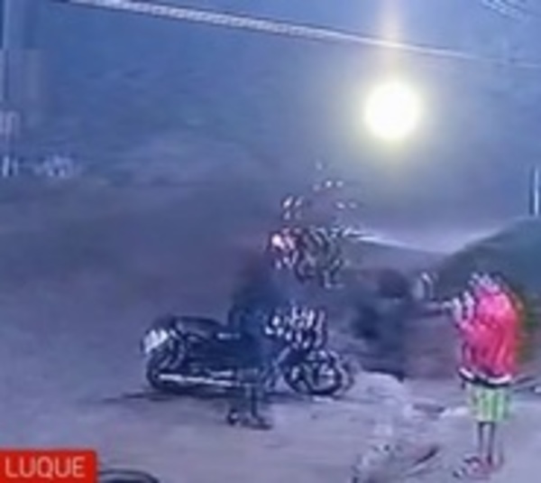 A punta de arma de fuego le robaron la moto - Paraguay.com