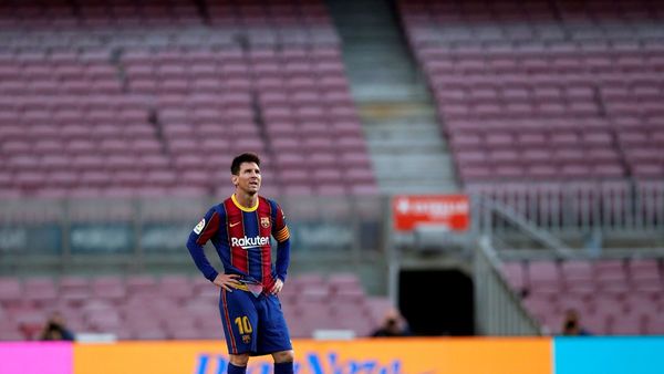 Barcelona vende y cede jugadores para inscribir a Messi