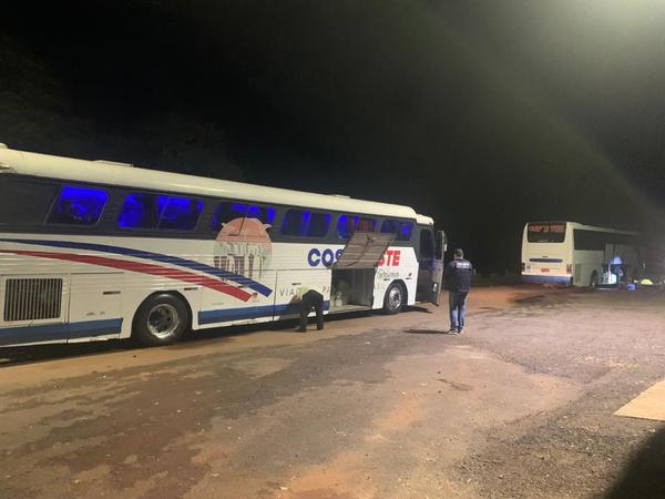 Requisan en Foz de Yguazú cinco buses con mercadería compradas en CDE - La Clave