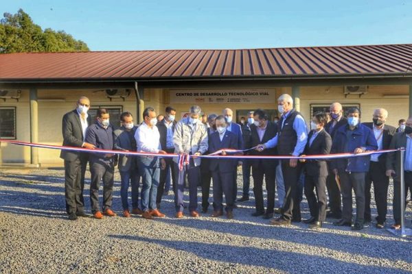 Mario Abdo inauguró el Centro de Desarrollo Tecnológico para mejorar la calidad de obras viales - El Trueno