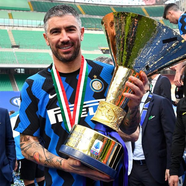 Kolarov renueva con el Inter - Fútbol Internacional - ABC Color