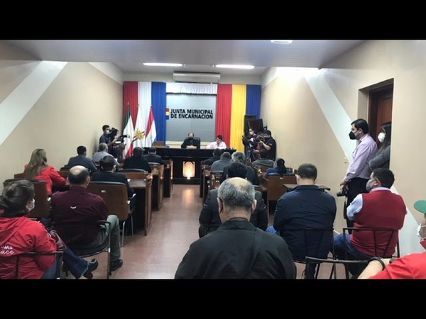 POR UNANIMIDAD, CONCEJALES APRUEBAN RENUNCIA DE YD