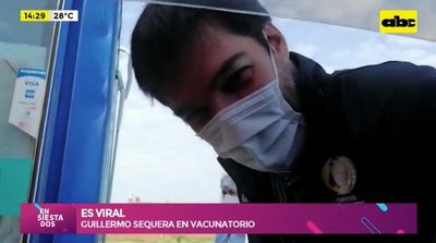 “¡Ya me curé!”, dice una mujer tras saludo de Sequera en el vacunatorio - Soy un viral - ABC Color