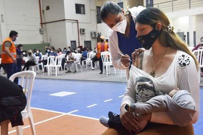 Mamás lactantes con comorbilidades pueden inmunizarse contra el coronavirus - Nacionales - ABC Color