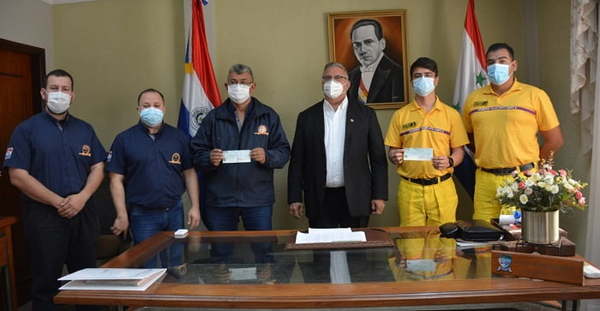 Gobernador entregó aporte a Bomberos Voluntarios de Caaguazú - Noticiero Paraguay
