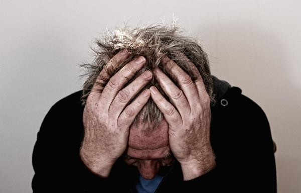 ¿Pueden recibir vacunas antiCovid las personas que sufren migrañas?