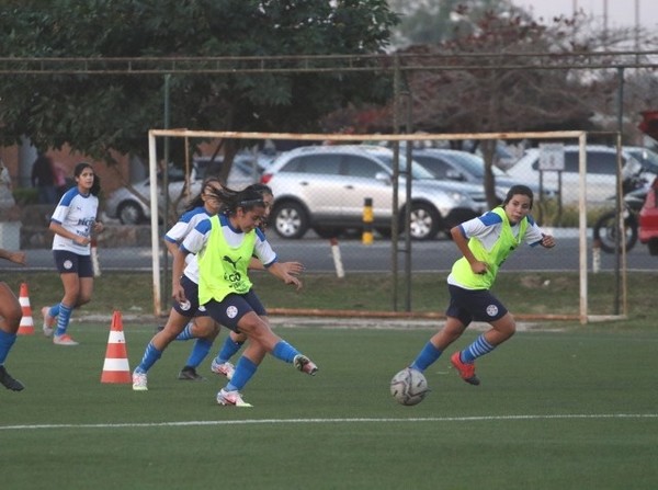 Movilización intensa de la Albirroja Femenina Sub 20 - APF