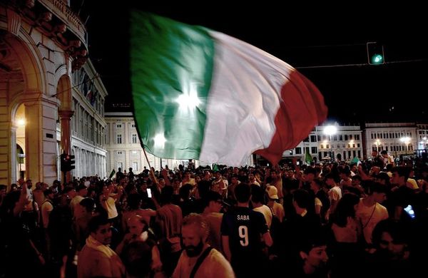 Miles de italianos salen a la calle para celebrar el pase a la final - Fútbol Internacional - ABC Color