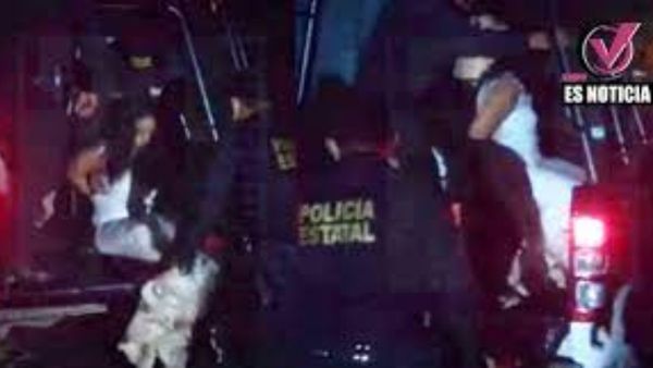 Pillan a recién casada con su amante en el baño en su fiesta de boda