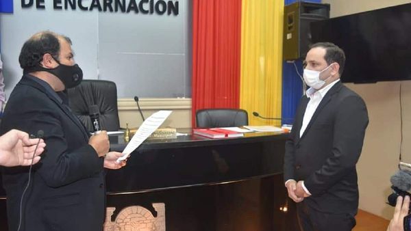 Sebastián Remezowski es electo intendente de Encarnación tras renuncia de Luis Yd