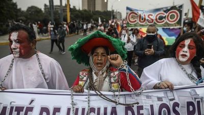 Seguidores de Castillo y Fujimori acampan para defender voto