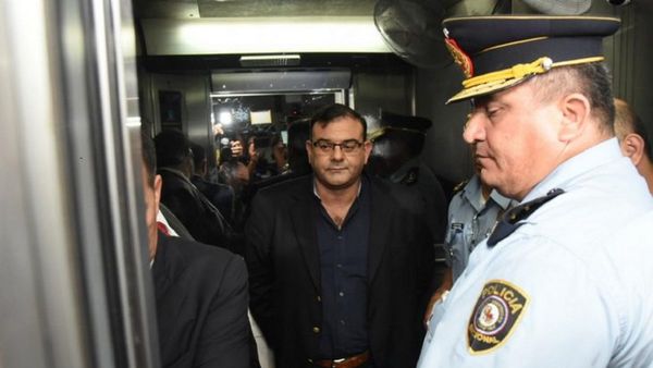Diputado Rivas de nuevo chicanea y recusa a camarista