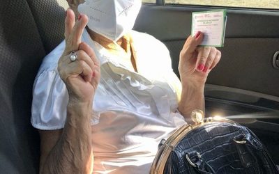 Enfermera jubilada se pone a disposición para vacunación masiva