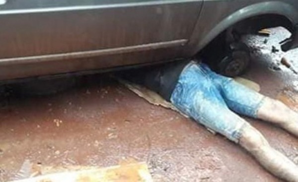 Hombre muere aplastado por su furgoneta mientras la reparaba - La Clave
