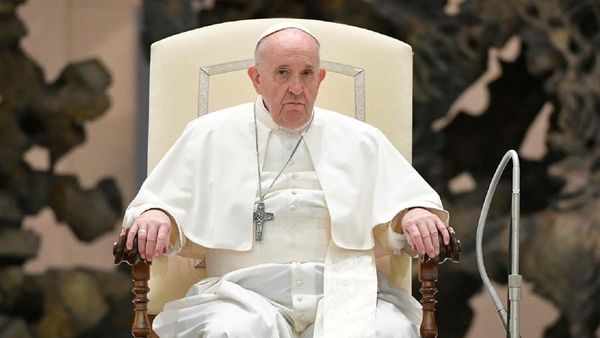 Papa, "conmovido" por mensajes de cariño, se recupera tras operación