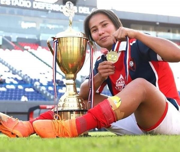 HERNANDARIENSE DISFRUTA DEL TÍTULO CON EL CICLÓN Y ASEGURA SER ALGO ÚNICO E INOLVIDABLE