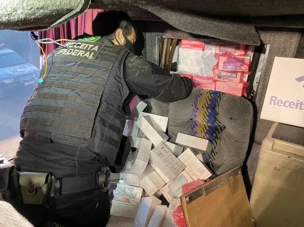 Bus con fondo falso fue incautado con contrabando durante controles - La Clave