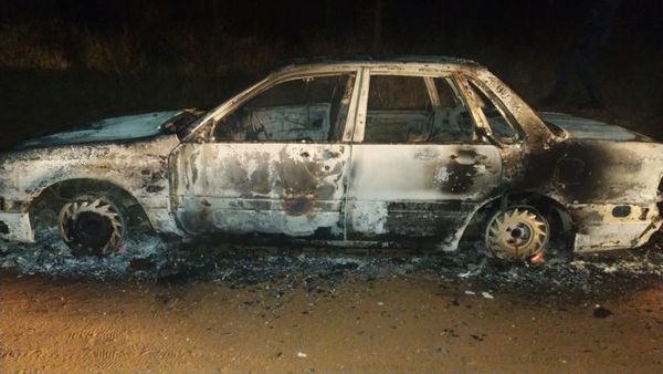 Incineran vehículo utilizado en intento de asalto a funcionarios de la Municipalidad