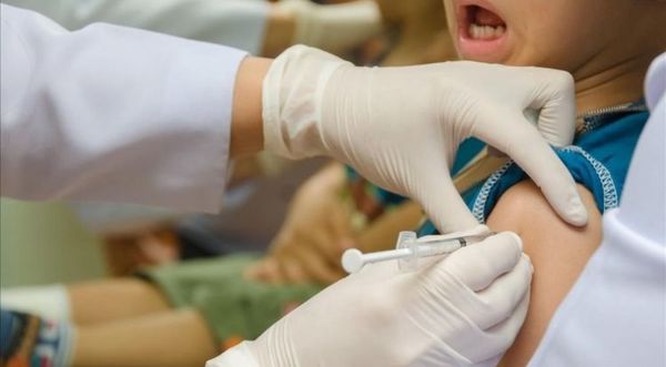 Aprueban vacunación a niños vulnerables de 12 años en adelante