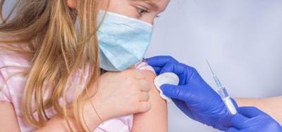 Vacunarán a mayores de 12 años con factores de riesgo, confirma PAI - La Clave