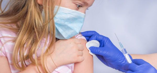 Vacunarán a mayores de 12 años con factores de riesgo, confirma PAI - La Clave