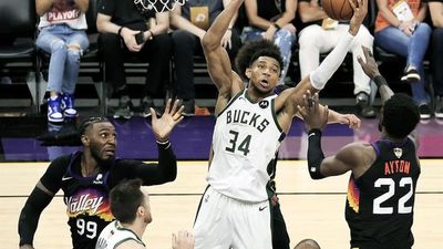 Suns se anotan el primer partido de Finales ante los Bucks