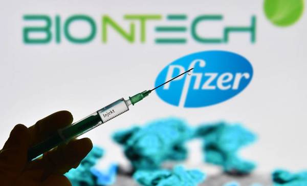 Vacunas Pfizer donadas por Estados Unidos llegan este viernes y Abdo Benítez agradeció el apoyo