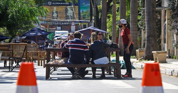 La Nación / Vacunas: “No critico, pero hubo cierta injusticia en la inclusión de esenciales”, dice titular de la ARPY