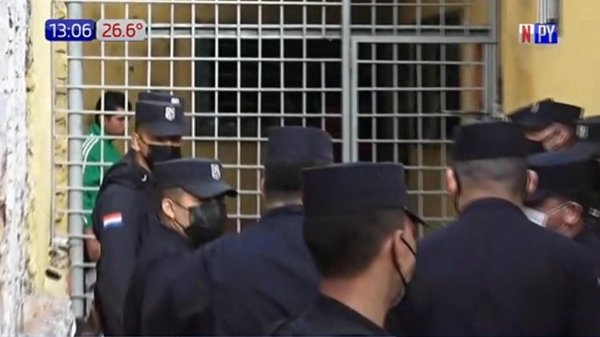 San Lorenzo: Detenidos fingen riña para que uno de ellos intente escapar | Noticias Paraguay