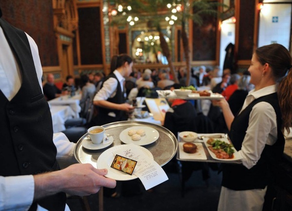 Sector gastronómico pide ser incluido entre trabajadores esenciales para acceder a vacunas