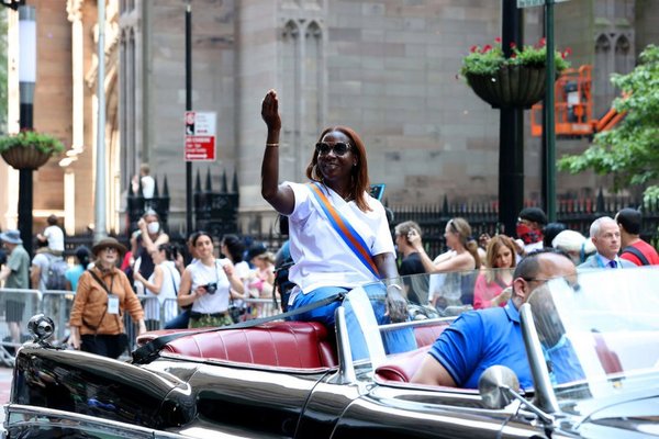 ¡Con un desfile! Nueva York celebra el fin de las restricciones (FOTOS)