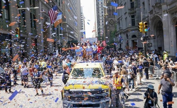 Diario HOY | Nueva York celebra el fin de las restricciones con un desfile sin mascarillas