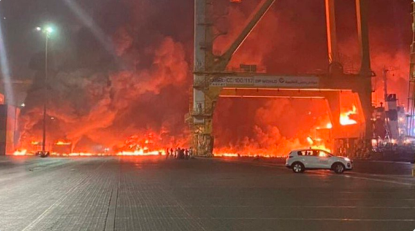 Imágenes: Una gran explosión se registró en el puerto de Dubai, Emiratos Árabes