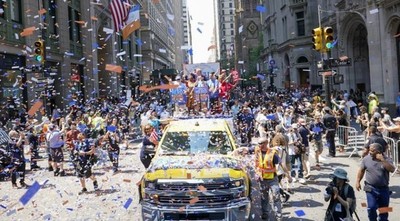 MUNDO | Nueva York celebra el fin de las restricciones con un desfile sin mascarillas