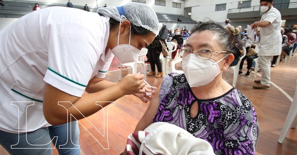 La Nación / Unos 850.000 paraguayos recibieron la primera dosis de vacunas anti-COVID hasta la fecha