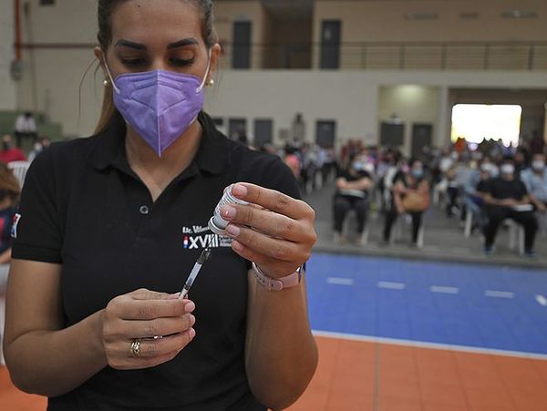 Aprueban usar la vacuna Pfizer en menores de entre 12 y 17 años con enfermedades de base