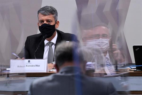 Comisión del Senado arresta a un exdirector del Ministerio de Salud de Brasil | El Independiente