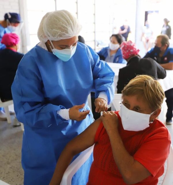 Destacan gran afluencia de personas con condiciones de base para vacunación en Alto Paraná | Ñanduti