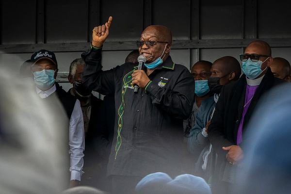 El ex presidente de Sudáfrica, Jacob Zuma, es arrestado