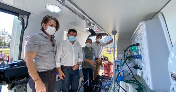 La Nación / Gobernación de Paraguarí dona al sistema de salud una ambulancia con UTI