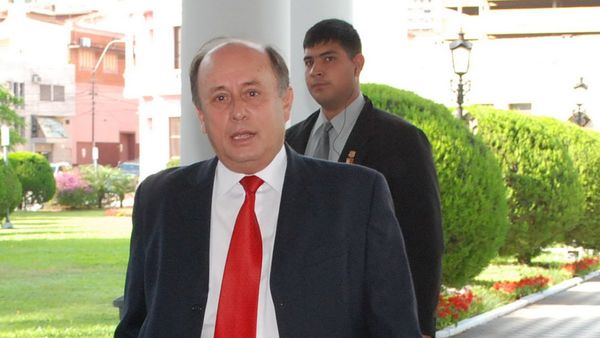 Troche es denunciado en Ministerio Público