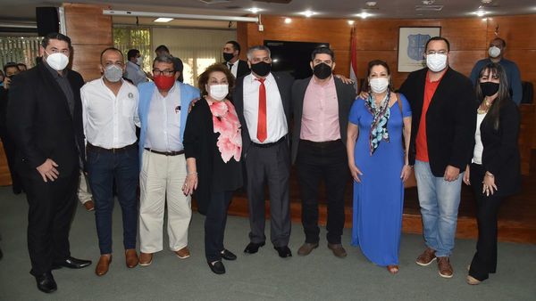 César Ojeda, allegado de Nenecho, asume como el nuevo intendente