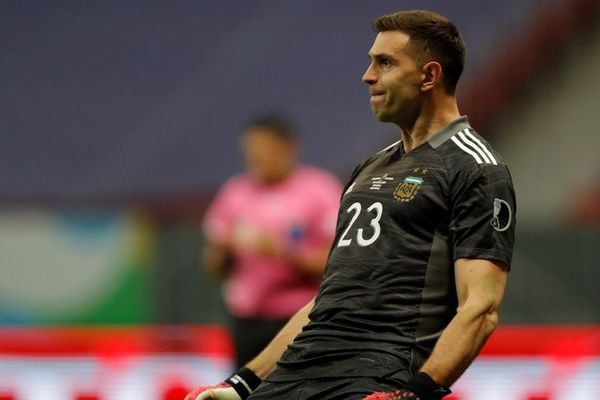 “Martínez debió ser expulsado” - Fútbol - ABC Color