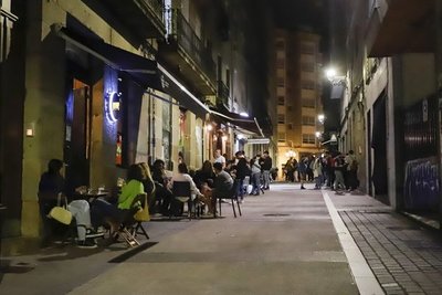 España entra nuevamente bajo “riesgo extremo” de Covid-19 por la alta incidencia de los contagios entre los jóvenes | .::Agencia IP::.
