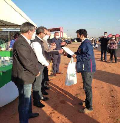 Crédito Agrícola de Habilitación otorgó préstamos a artesanos de Areguá | .::Agencia IP::.