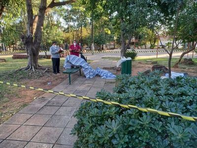 Hallan a dos personas muertas en una plaza de Asunción  - Nacionales - ABC Color