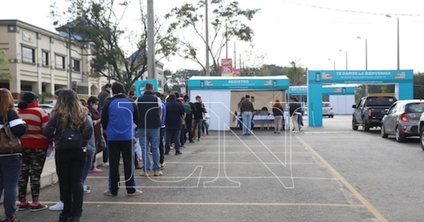 La Nación / Salud analiza extender horario de inmunización en más vacunatorios
