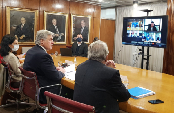 Uruguay va por acuerdos por fuera del Mercosur y agita el bloque regional