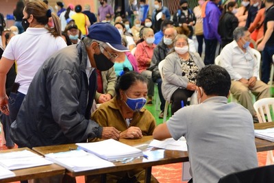 Adultos mayores pueden retirar tarjetas de pensión del correo paraguayo en CDE