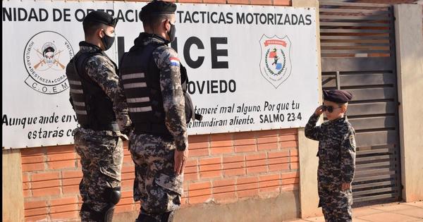 Niño festeja su cumpleaños vestido de Lince